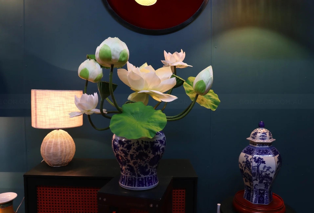 Hoa sen mang vẻ đẹp thanh tao