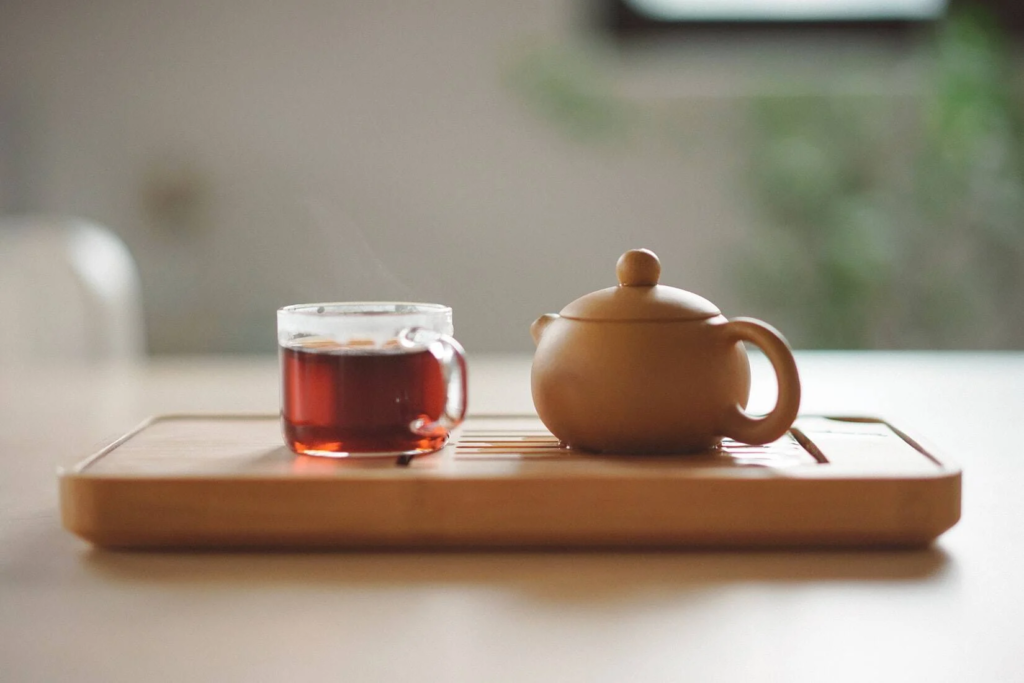 Làm thơm phòng bằng trà nóng