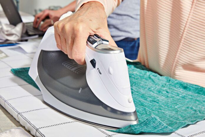 Cách ủi đồ đơn giản cho từng loại quần áo