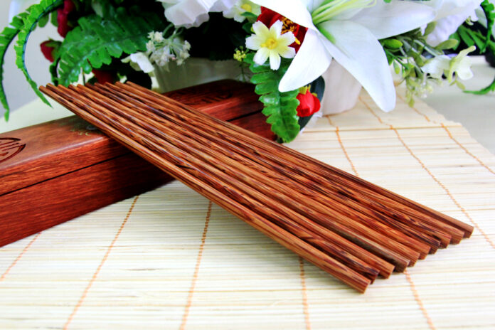 đũa mới mua về nên làm gì