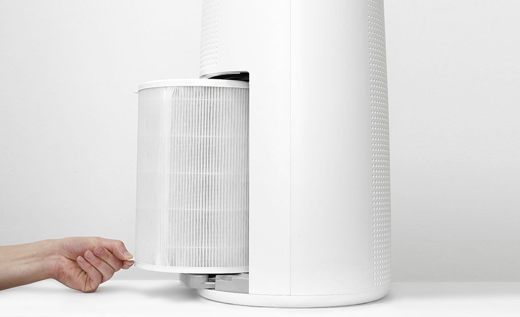 Kiểm tra bộ phận chứa nước trên máy lọc