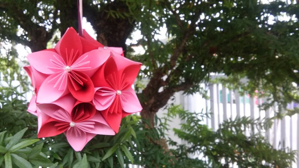 Làm quả cầu bằng giấy