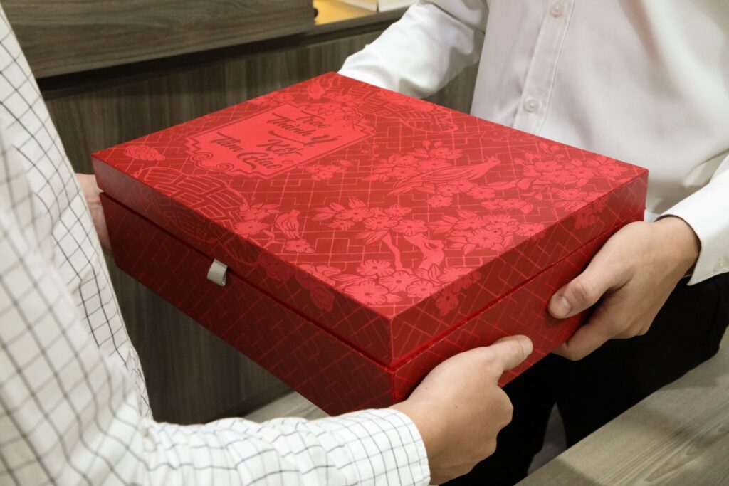 Một số lưu ý khi tặng quà Tết cho sếp