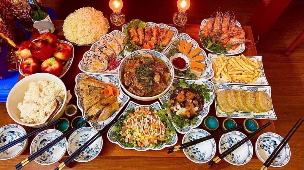 Mâm cơm cúng tổ tiên