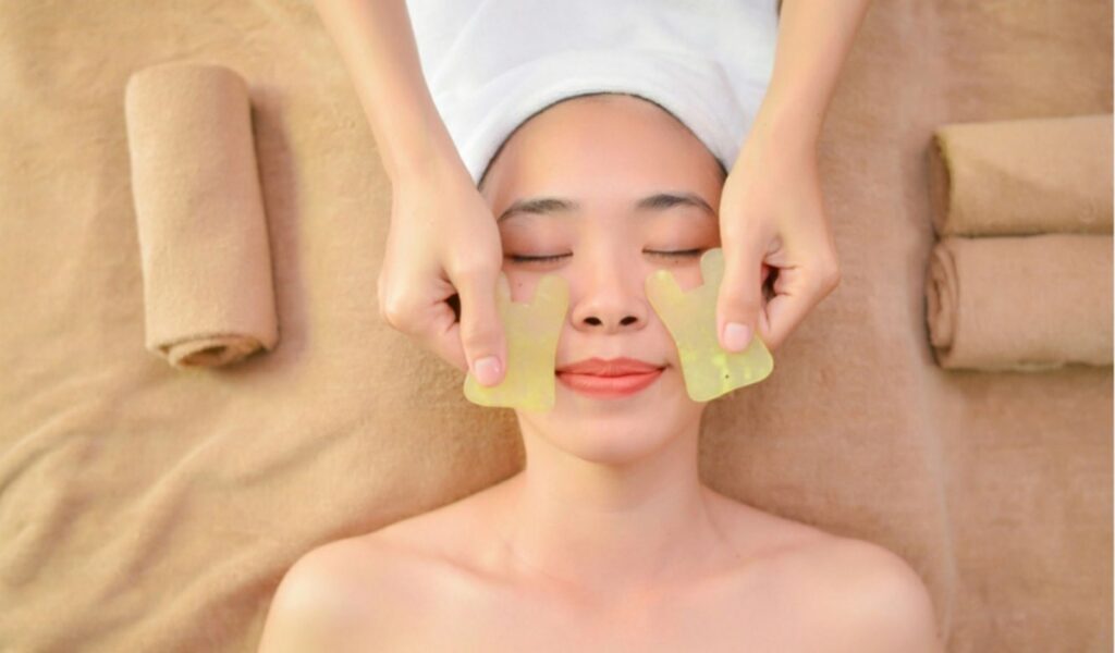 Massage huyệt nghinh hương