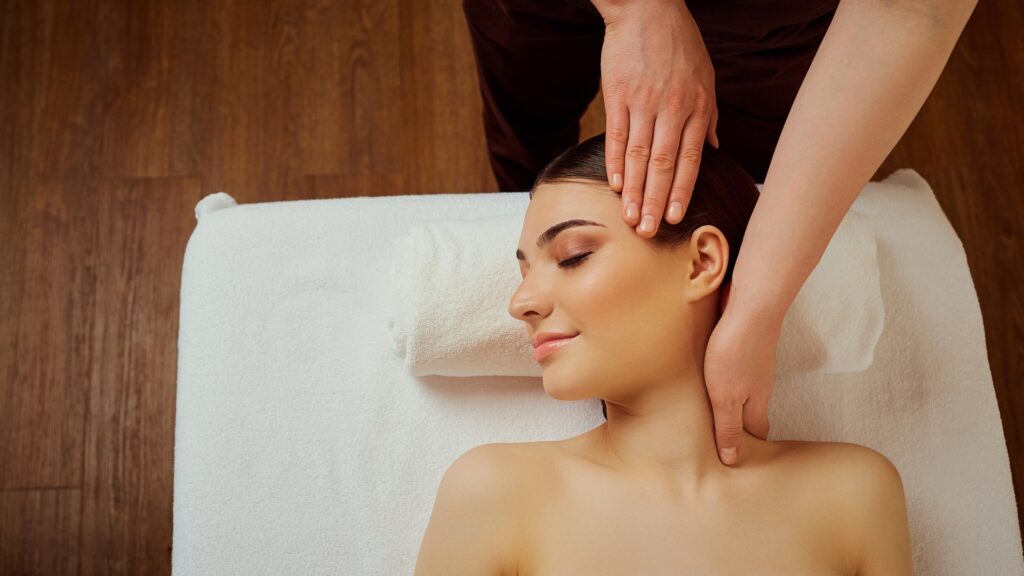 Massage huyệt phong trì