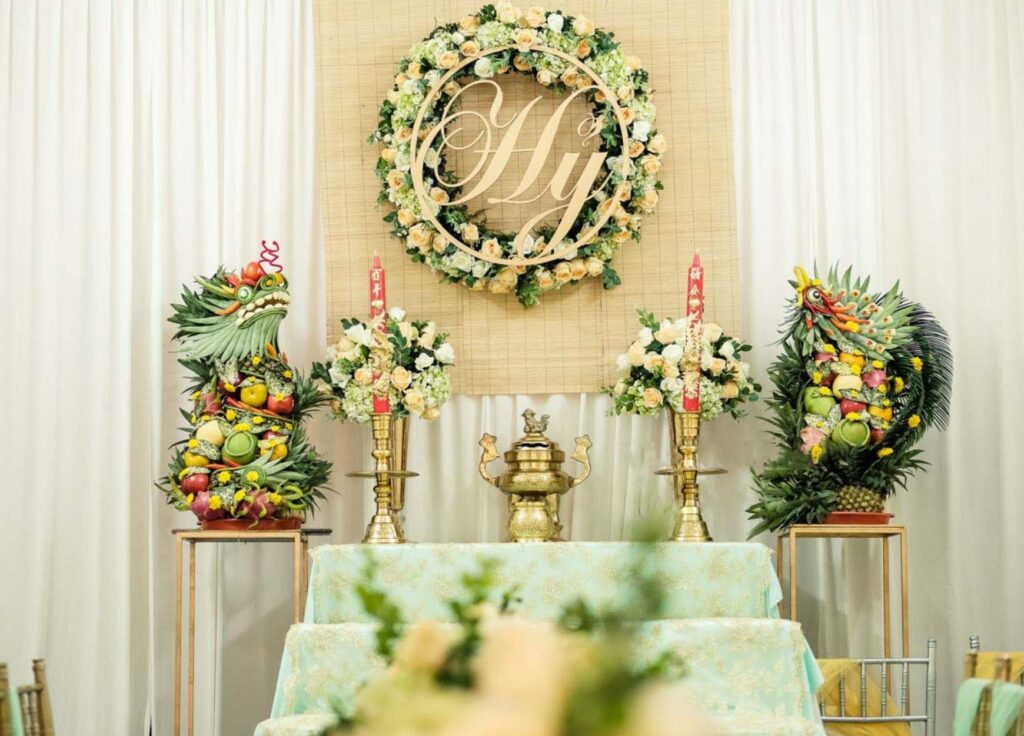 Mẫu cắm hoa bàn thờ ngày cưới phổ biến