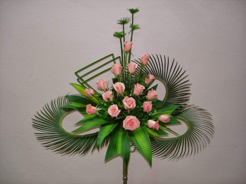 Cắm hoa hình tam giác