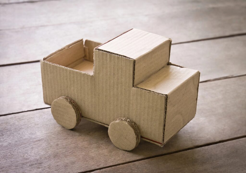 Làm mô hình xe từ bìa carton