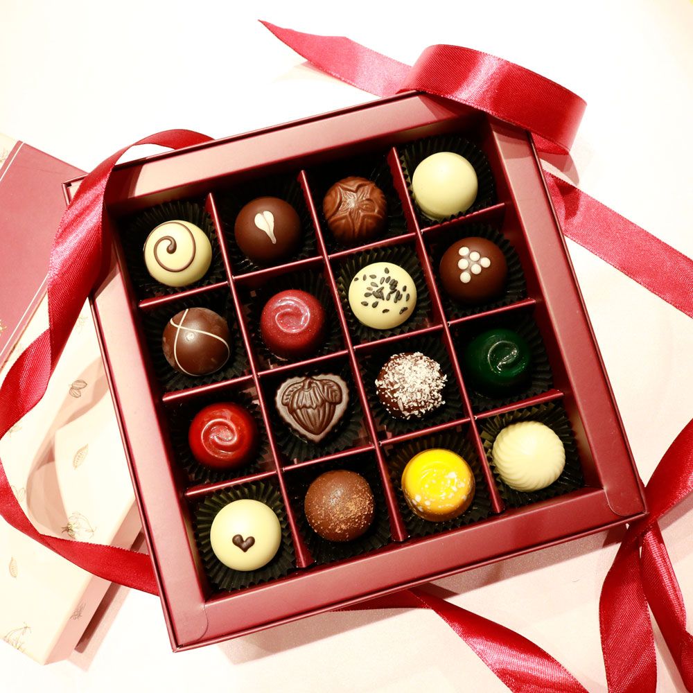 Tặng đồng nghiệp những viên socola ngọt ngào trong dịp Noel