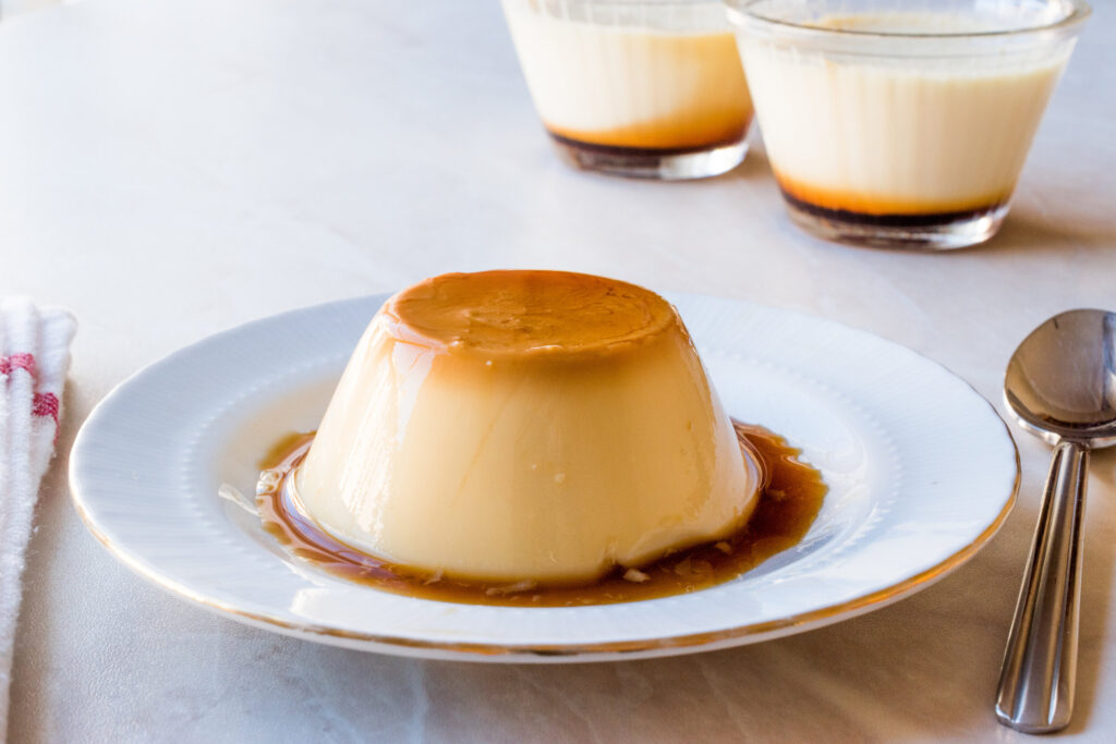 Thưởng thức bánh caramen