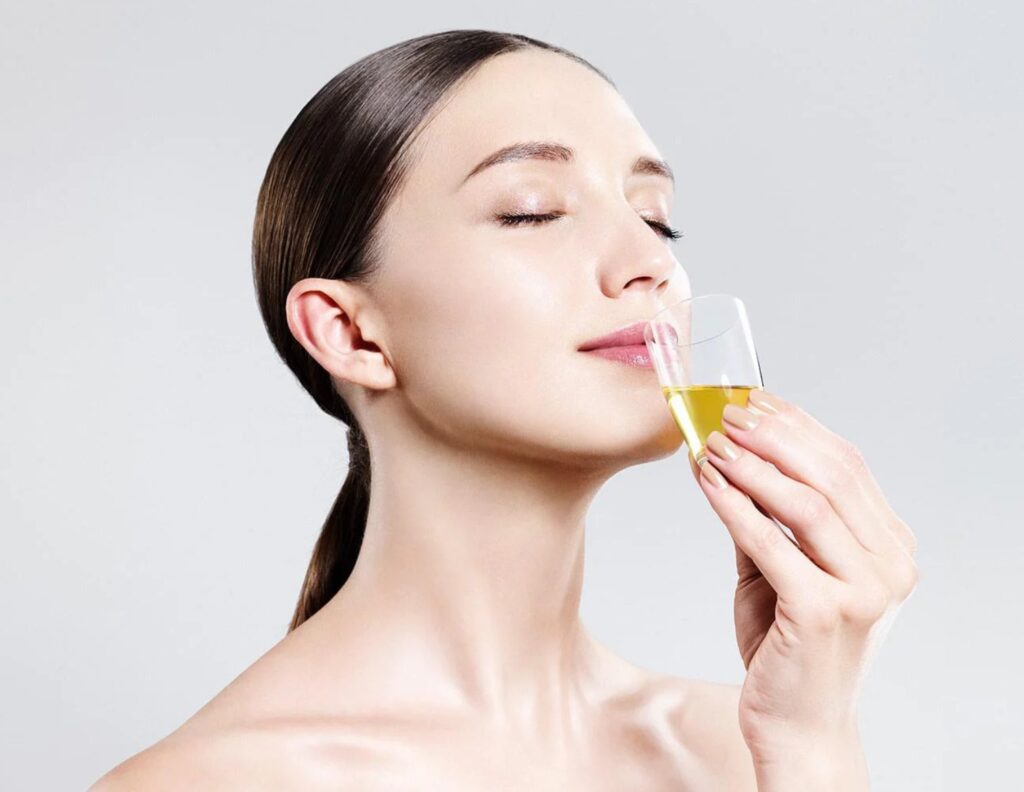 Bổ sung collagen đầy đủ cho cơ thể giúp kích thích sản sinh tế bào mới, làm mờ nếp nhăn, tàn nhang