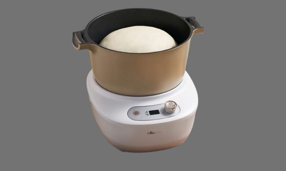 Máy trộn bột 5L Bear HMJ-A50E2 với thể tích lớn giúp nhào được số lượng lớn bột
