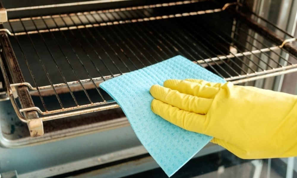 Lò vi sóng bị rỉ sét cần được vệ sinh kĩ Lò vi sóng bị rỉ sét cần được vệ sinh kĩ