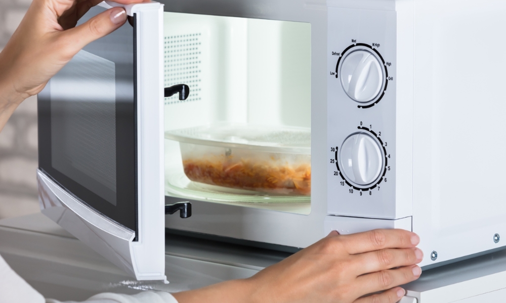 Khóa cửa tự động lò vi sóng bị hỏng làm rò rỉ điện Khóa cửa tự động lò vi sóng bị hỏng làm rò rỉ điện
