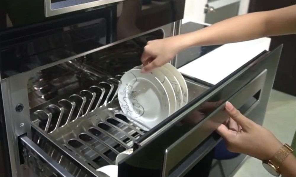 Maximizing kitchen space with innovative wall-mounted dryer design