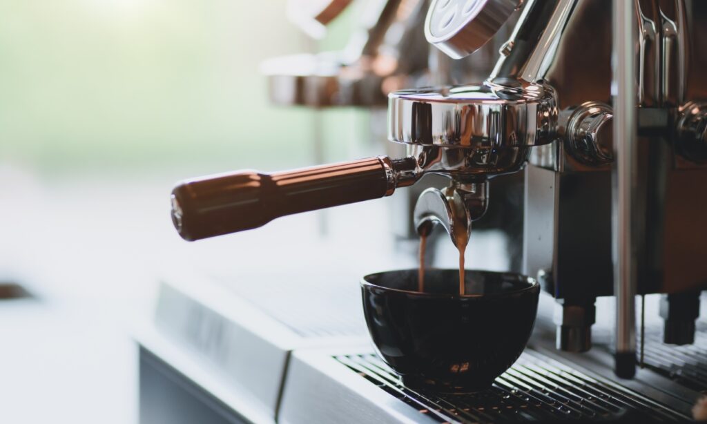 Máy pha cà phê giúp hương vị thức uống thơm ngon Máy pha cà phê giúp hương vị thức uống thơm ngon