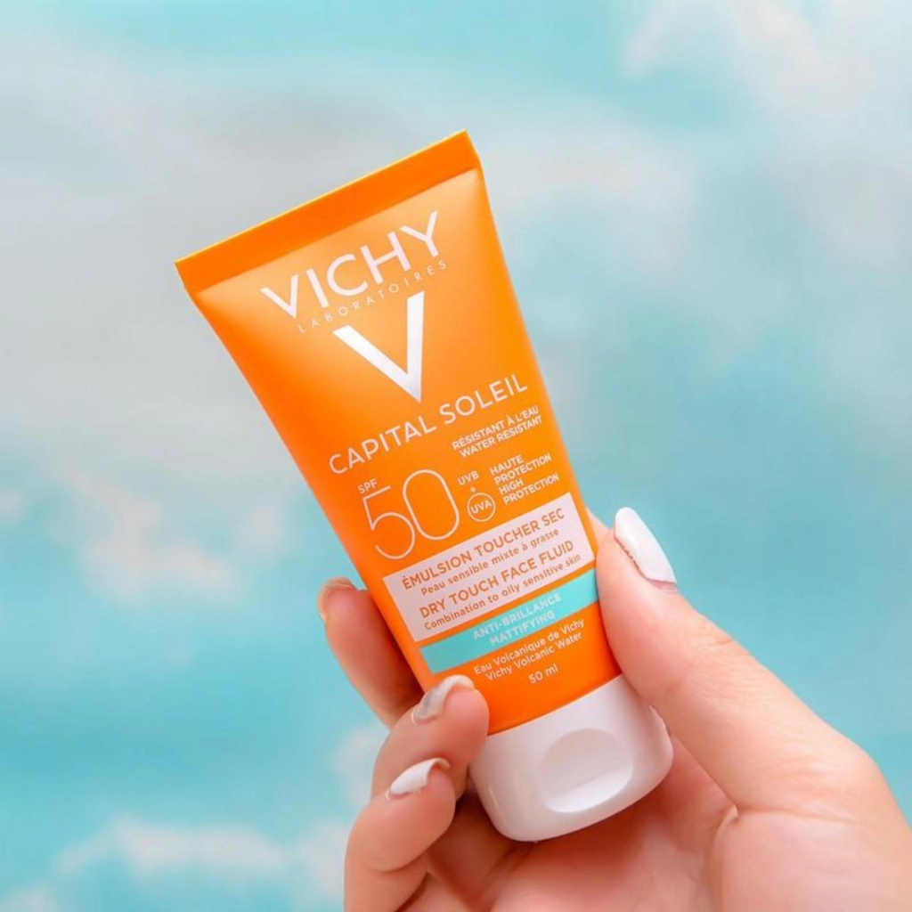 Sữa chống nắng Vichy có khả năng kiềm dầu tốt