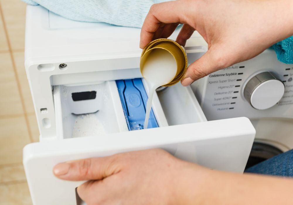 Nước giặt thơm giúp áo quần luôn thơm mát