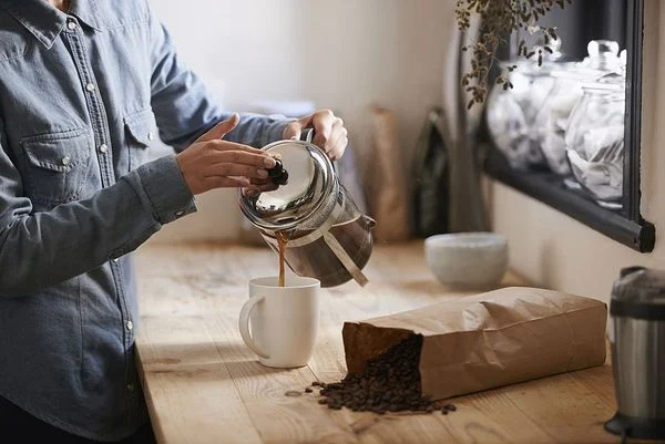 Không nên uống cà phê sữa khi bụng đói