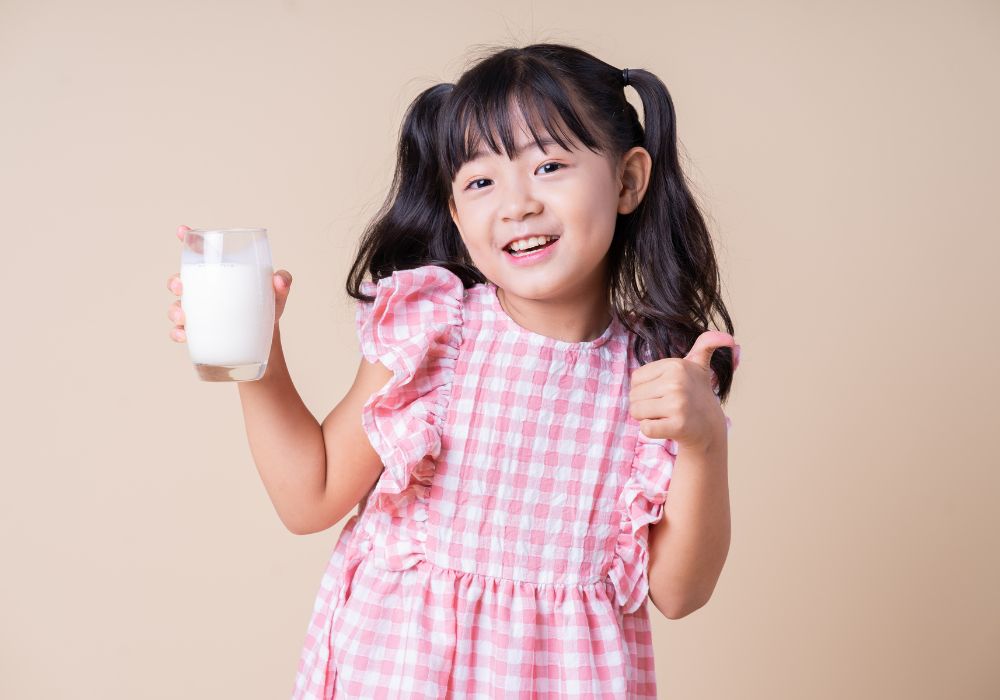 Uống sữa bột tuỳ theo độ tuổi và thời gian để uống