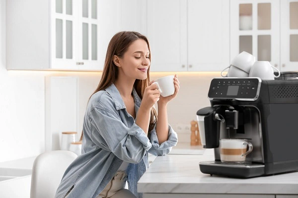 Uống cà phê vào buổi sáng giúp tăng hiệu suất làm việc