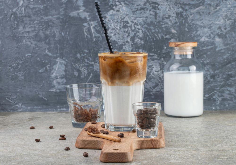 Pha cafe bằng sữa tươi không đường để hạn chế calo