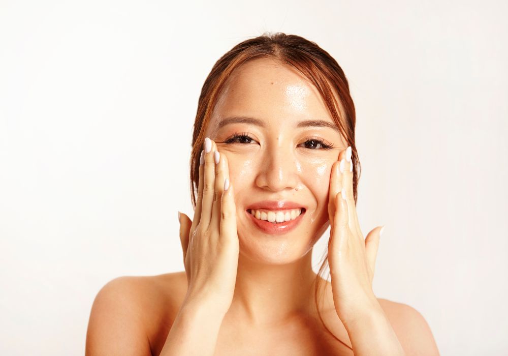 /huong-dan-su-dung-sua-rua-mat-khong-bot-hieu-qua/