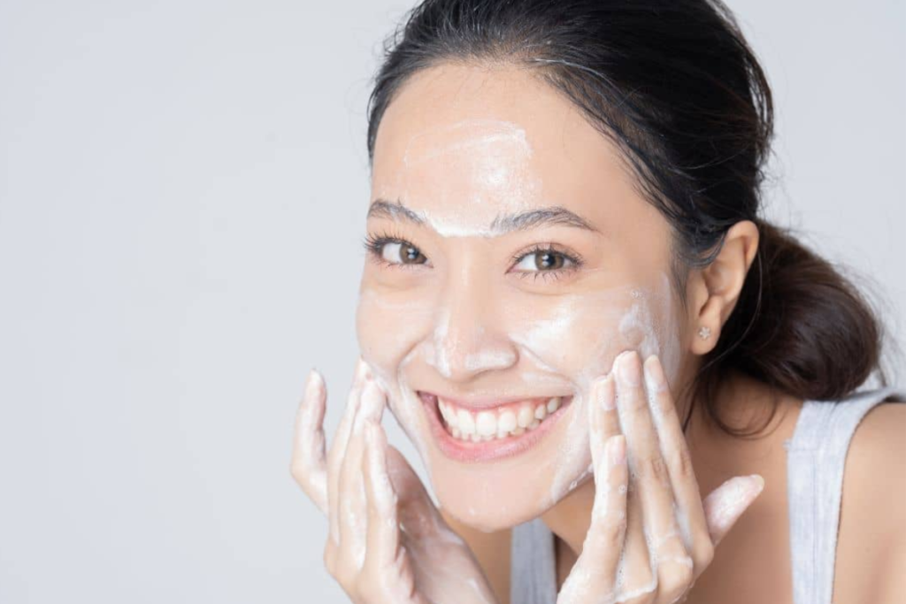 Sử dụng sữa rửa mặt nghệ E100 có tốt không