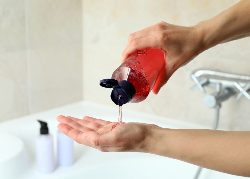 tiêu chí chọn sữa tắm trị mụn lưng