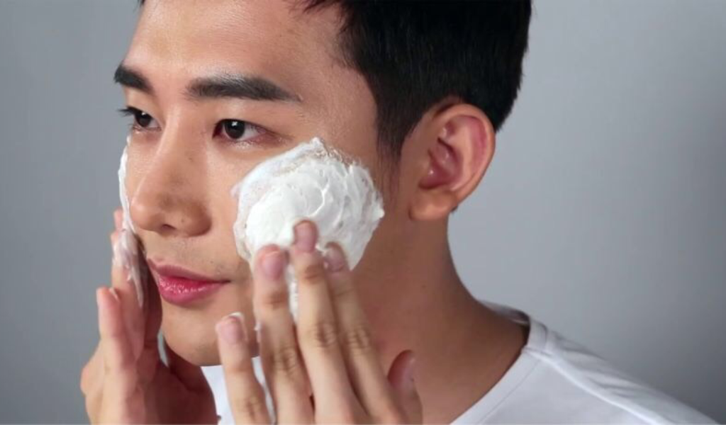 Nam giới cần hiểu rõ loại da của mình để chọn sữa rửa mặt phù hợp, tránh kích ứng và mụn