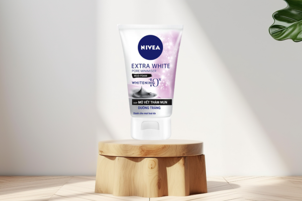 Sữa rửa mặt Nivea Extra White Pore Minimiser Mud Foam