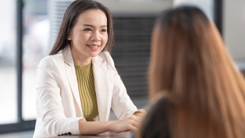 Liên hệ trực tiếp với giáo viên chủ nhiệm hoặc phòng văn thư của nhà trường để biết bộ sách trẻ sẽ học