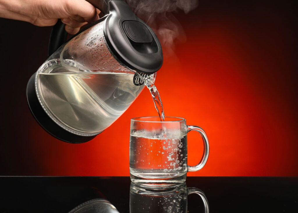Bước 3: Chuẩn bị nước sôi để nguội