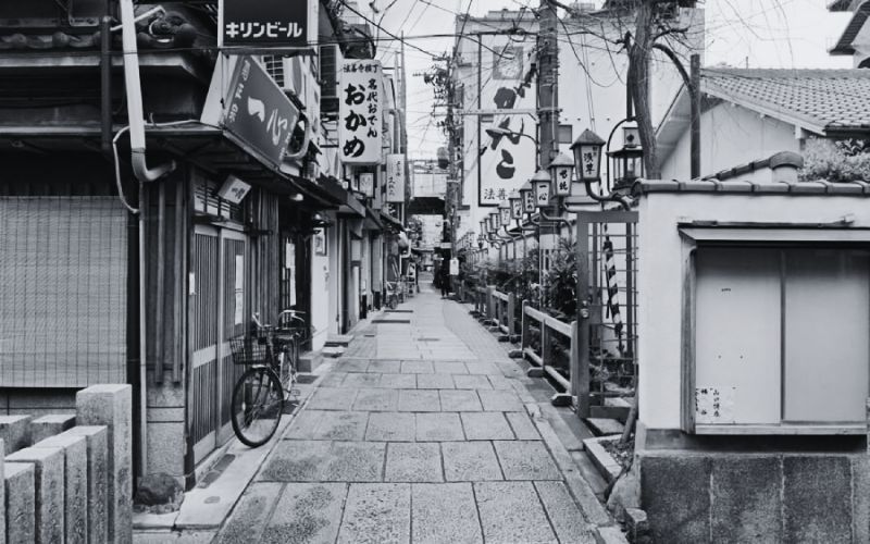 Bối cảnh câu chuyện diễn ra tại Osaka vào năm 1973