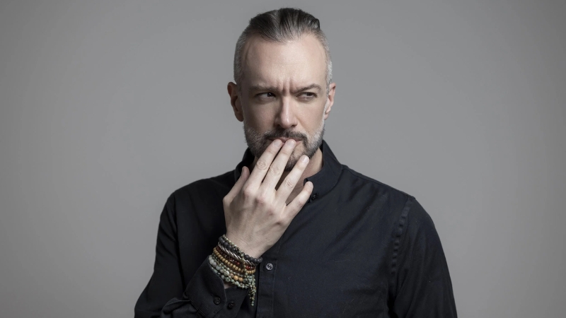 David McRaney là một nhà báo, blogger người Mỹ có niềm đam mê mãnh liệt với tâm lý học