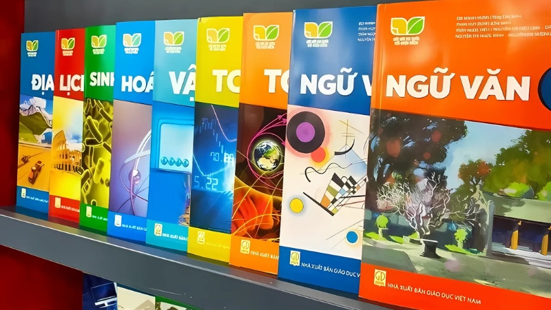 Phải dùng sách giáo khoa lớp 11 mới