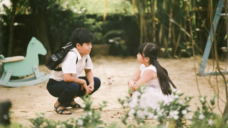 Nội dung sách - Hai dòng thời gian song hành: Ký ức và thực tại.