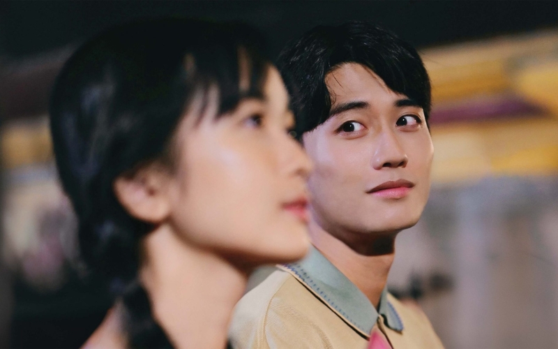 Vinh “còm” là hiện thân cho tình yêu vị tha, lặng lẽ hy sinh, bảo vệ Miền và bé Su bằng cả trái tim