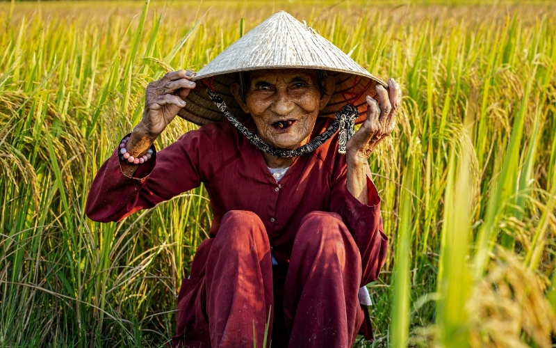 Cuộc đời ông gắn liền với những phận đời nghèo khó