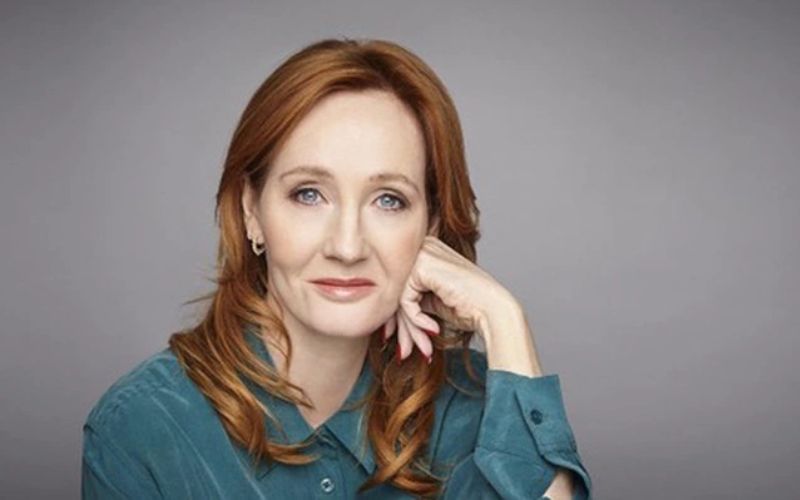Tác giả J.K. Rowling là nữ nhà văn Anh nổi tiếng