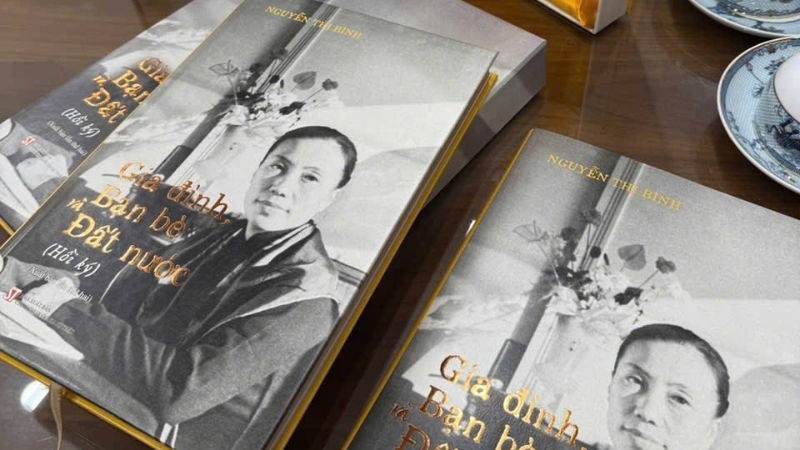 Điểm đặc biệt nhất là sự dung hòa giữa yếu tố lịch sử, chính trị và những câu chuyện rất đời, rất người