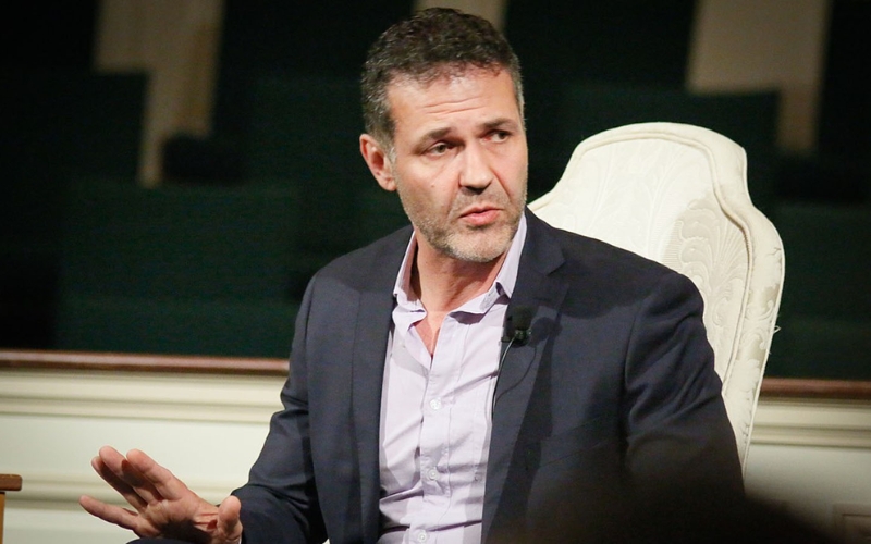 Tác giả Khaled Hosseini là một nhà văn nổi tiếng
