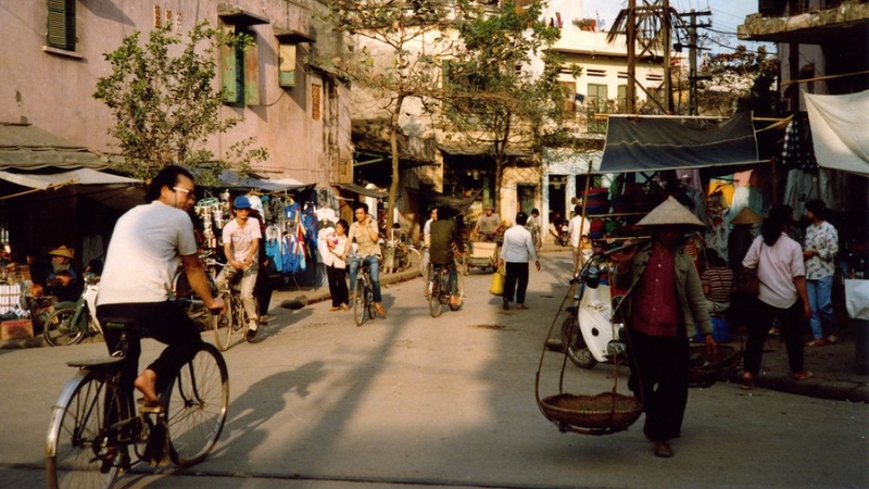 Ẩn sau nỗi nhớ Hà Nội là hình bóng người bạn chiếu chăn