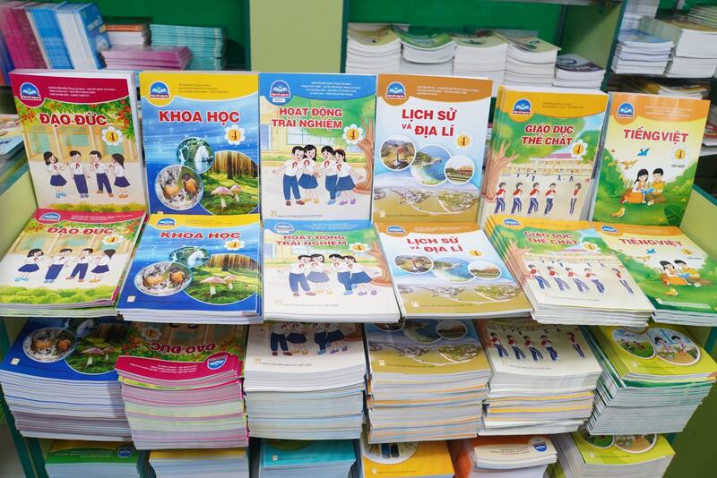 Bảo quản sách giáo khoa khi sử dụng để sách luôn được mới
