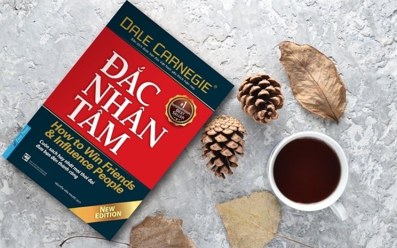 Đắc Nhân Tâm dạy chúng ta cách giao tiếp chân thành, thấu hiểu người khác và tạo dựng mối quan hệ bền vững