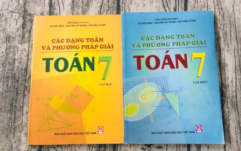 Ưu tiên sách của các tác giả có chuyên môn, kinh nghiệm giảng dạy và các nhà xuất bản lớn