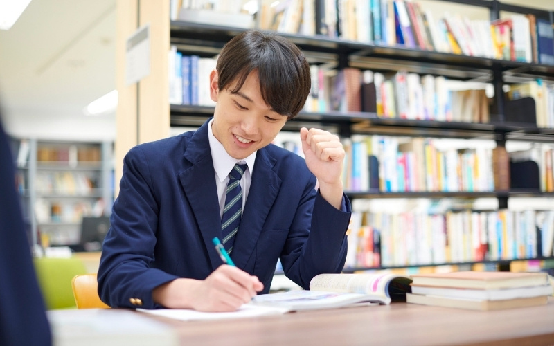 Sách tham khảo chất lượng sẽ giúp bạn hệ thống hóa kiến thức, tối ưu thời gian ôn luyện