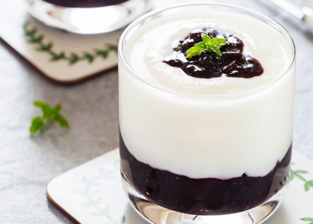 Sữa chua nếp cẩm có tác dụng phòng ngừa loãng xương
