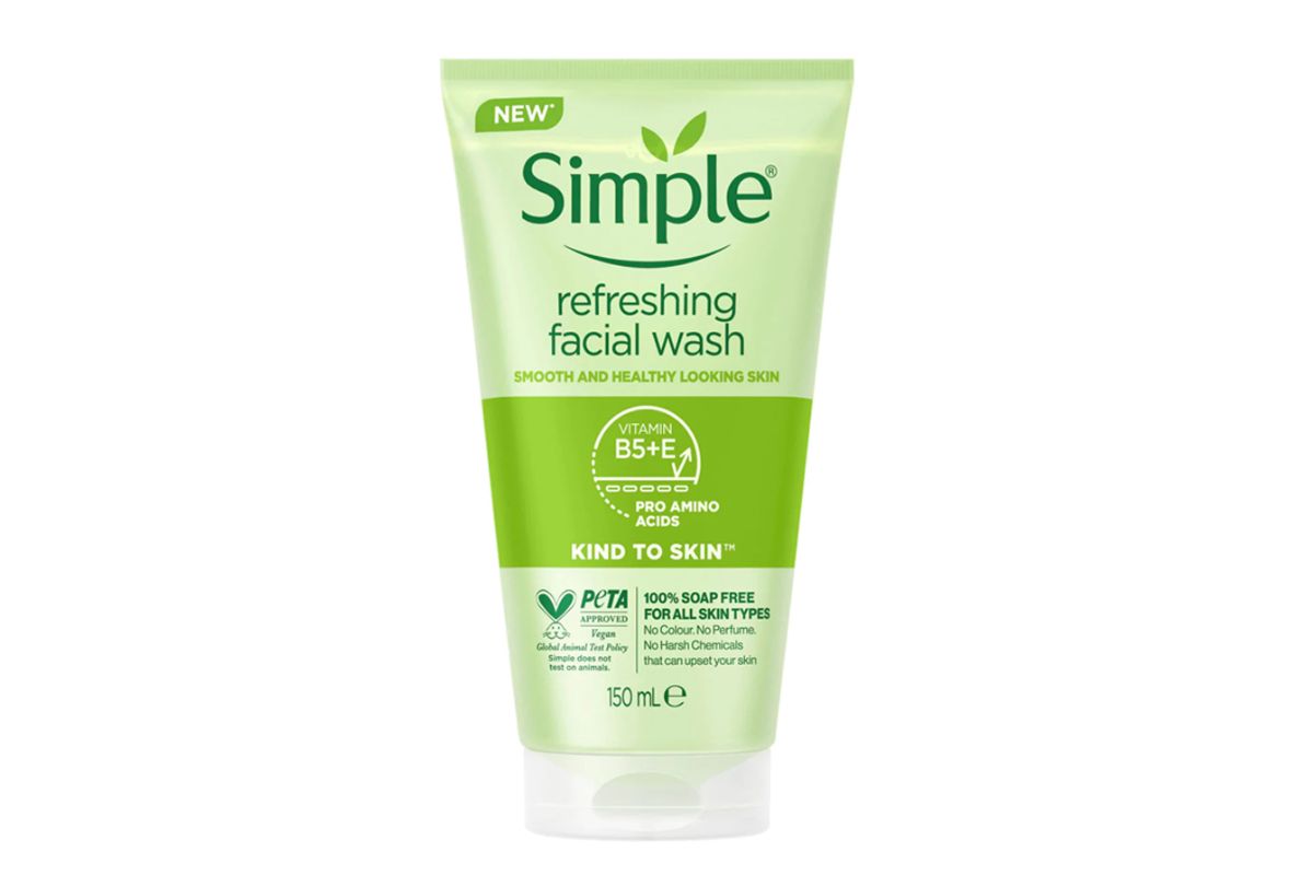 Sữa rửa mặt Simple Kind To Skin